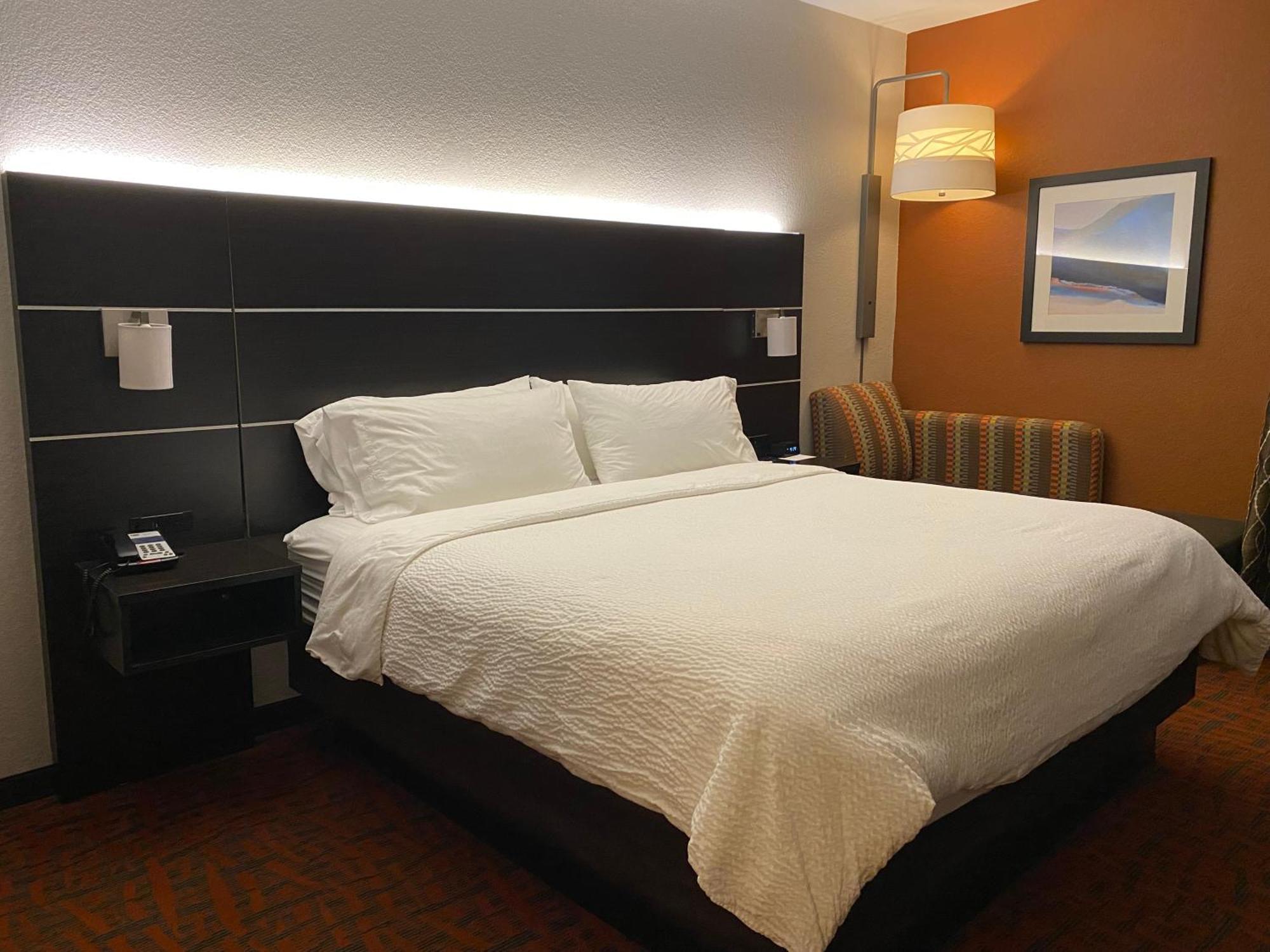 Holiday Inn Express Metropolis By Ihg Exterior photo