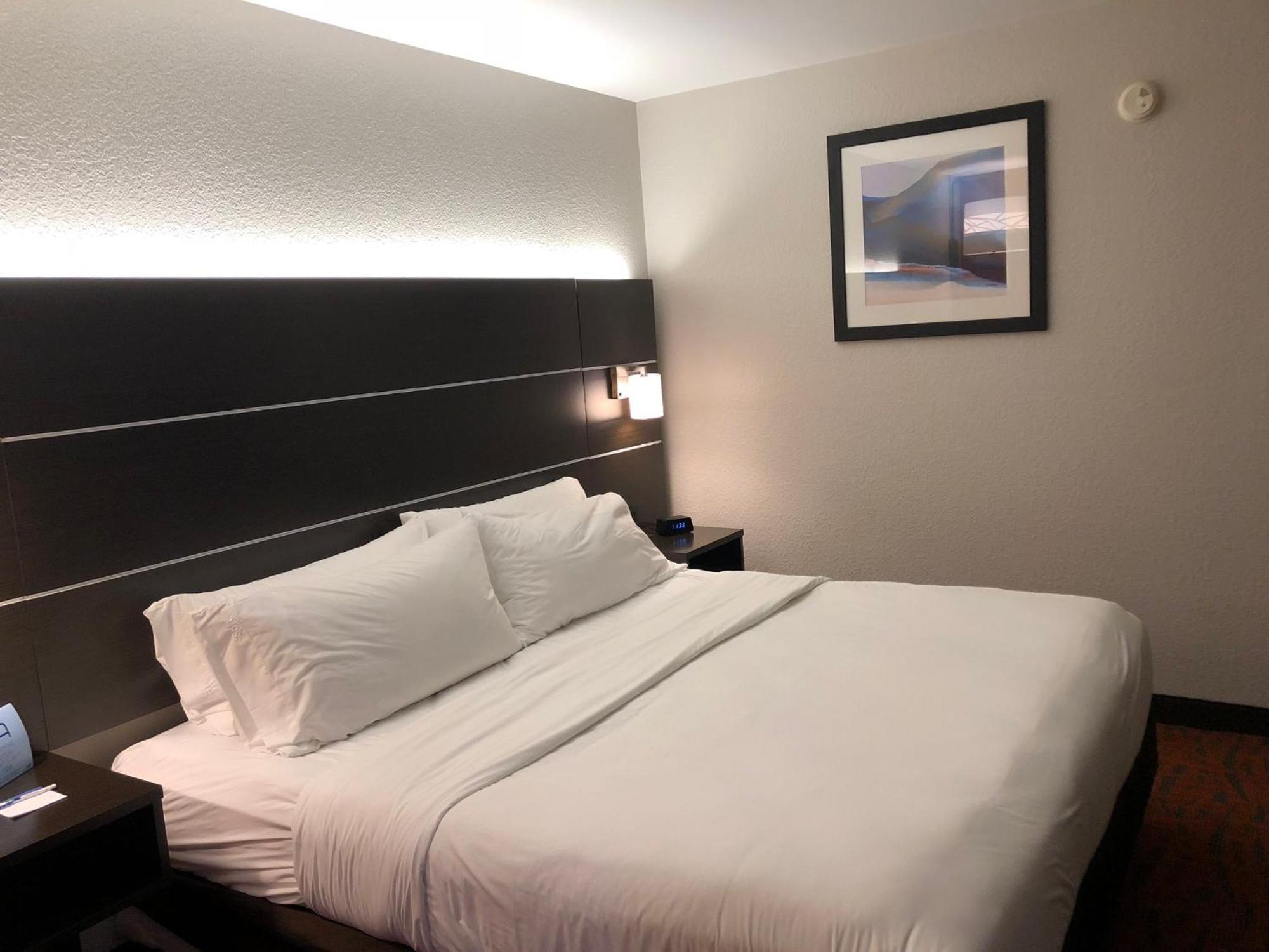 Holiday Inn Express Metropolis By Ihg Exterior photo