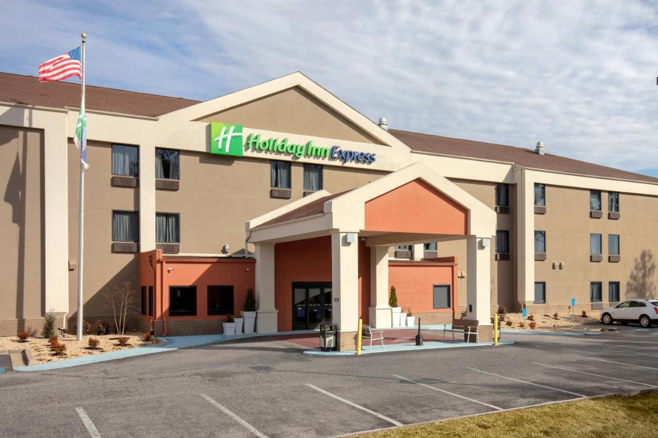 Holiday Inn Express Metropolis By Ihg Exterior photo