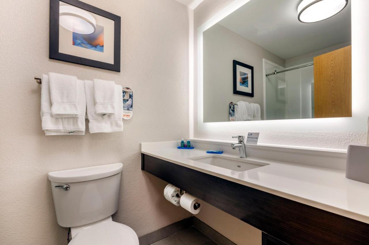 Holiday Inn Express Metropolis By Ihg Room photo